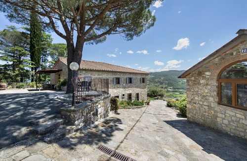 Pontassieve House | Beautiful apartment in villa for 4 people with WIFI, pool, A/C, TV, patio and panoramic view