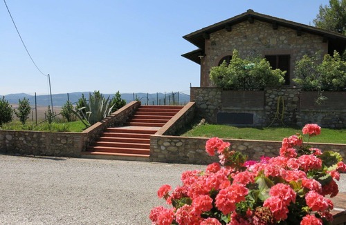 Terricciola House | Beautiful apartment in villa for 4 guests with pool, WIFI, terrace and pets allowed