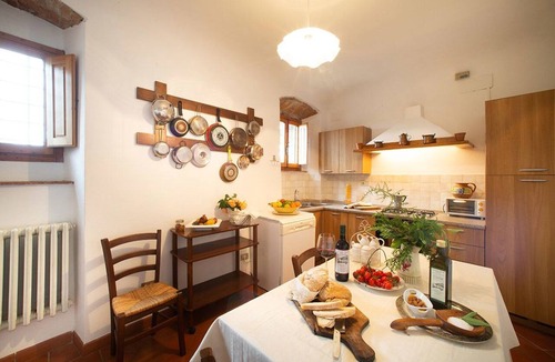 Romola Apartment | Beautiful apartment for 4 guests with pool, WIFI and TV, close to Florence