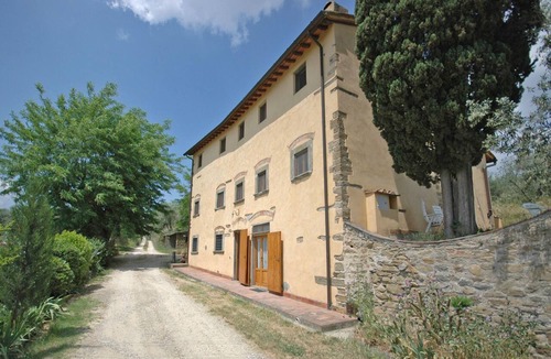 Romola Apartment | Beautiful apartment for 4 guests with pool, WIFI and TV, close to Florence