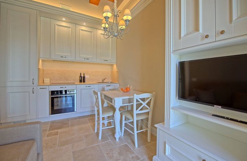Vinci Apartment | Beautiful apartment for 3 guests with pool, WIFI, A/C, TV and panoramic view