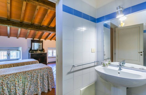 Marradi Villa | Beautiful apartment in villa with WIFI, pool, TV, pets allowed, panoramic view and parking