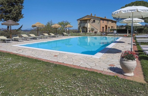 Sughera Villa | Beautiful apartment in villa for 5 guests with pool, WIFI, TV, terrace, pets allowed and parking