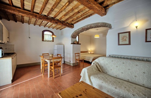 Montebonello Villa | Beautiful apartment in villa with WIFI, pool, A/C, TV, patio, pets allowed and panoramic view