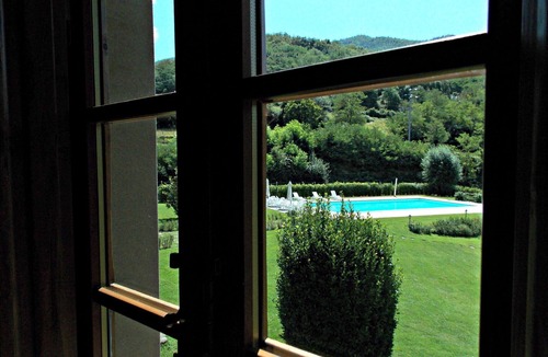 Dicomano Apartment | Beautiful apartment for 6 people with pool, WIFI, TV and pets allowed