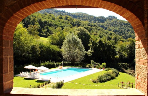 Dicomano Apartment | Beautiful apartment for 6 people with pool, WIFI, TV and pets allowed