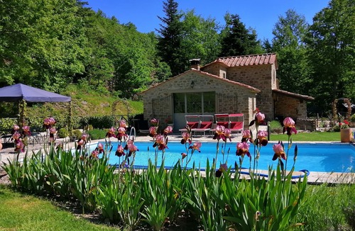 Caprese Michelangelo Villa | BEAUTIFUL CHESTNUT BARN FOR 2 IMMERSED IN NATURE - PRIVATE POOL - DOG FRIENDLY