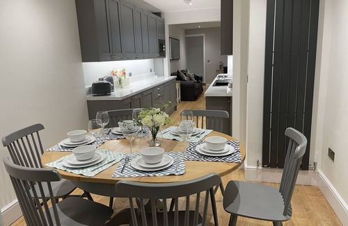 Frampton on Severn House | Beautiful Townhouse in Stratford Upon Avon