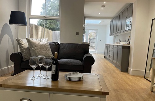 Frampton on Severn House | Beautiful Townhouse in Stratford Upon Avon