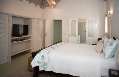 Porters House | Beautiful Large Villa Des Anges Cottage steps to Beach AC WiFI private gardens