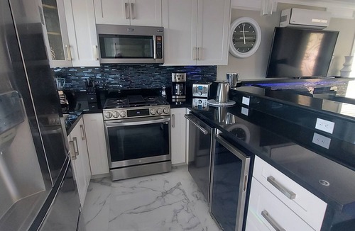 East Side House | Beautiful Luxury 3 Bedroom Townhouse