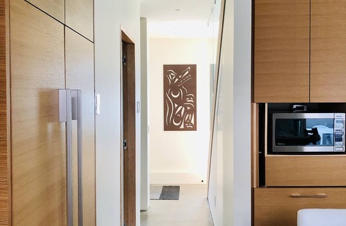 Lower Lonsdale House | Beautiful Modern Award Winning Guest Home- N.Van