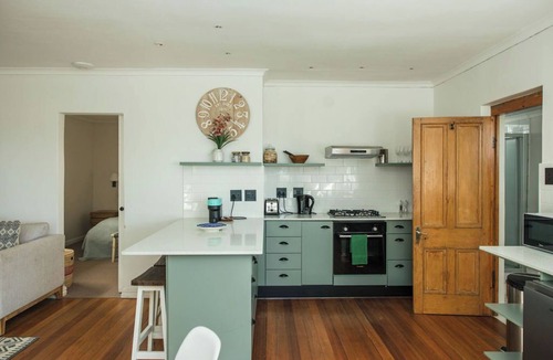Constantia Cottage | Beautiful One Bedroom Garden Cottage Edging Groot Constantia