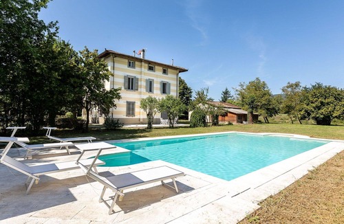 Scarperia Villa | Beautiful private villa for 16 people with WIFI, private pool, TV, pets allowed and parking