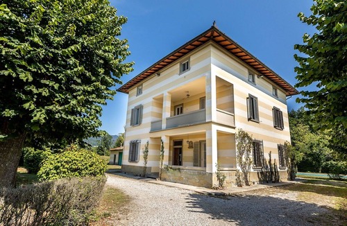 Scarperia Villa | Beautiful private villa for 16 people with WIFI, private pool, TV, pets allowed and parking