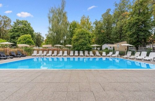 Dolni Pocernice House | Beautiful private villa for 4 people with WIFI, pool, terrace and pets allowed