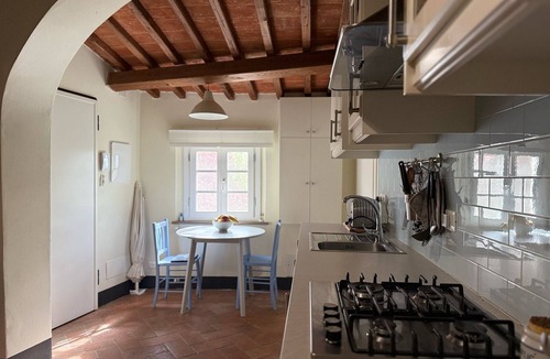Peccioli Apartment | Beautiful Restored Two Bedroom Holiday Apartment with Infinity pool