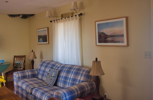 Camarillo Cottage | Beautiful retreat close to all essentials! Very safe place to be during COVID-19