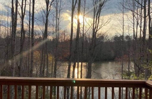 Pinnacle House | Beautiful serene lake house in the foothills, great for couples or families.