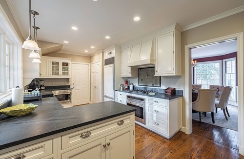 Bethesda House | Beautiful Spacious Entire House in Bethesda, Prime Location 7-Bedrooms