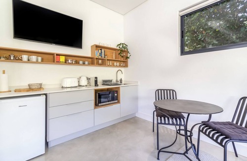 Stellenbosch Apartment | Beautifully Furnished Apartment with Shared Swimming Pool