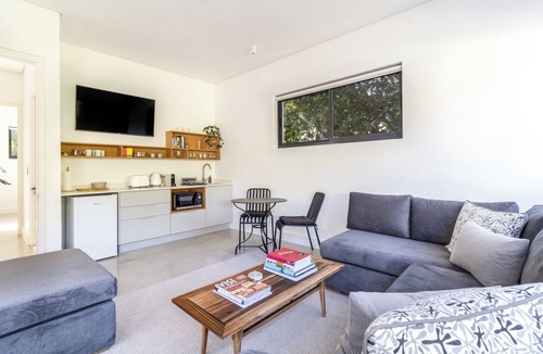 Stellenbosch Apartment | Beautifully Furnished Apartment with Shared Swimming Pool