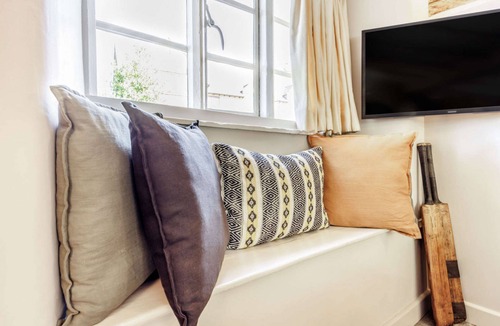 Ebrington Cottage | Beautifully presented 17th century Cotswold holiday cottage - Cricket Cottage