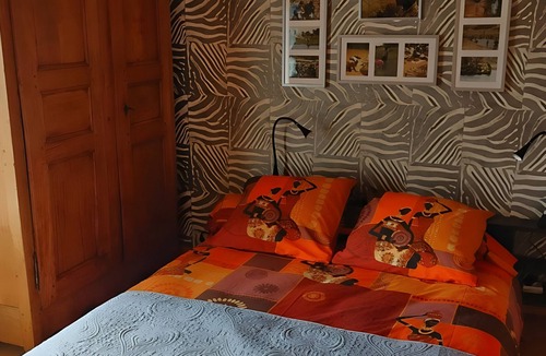 Queige Bed & Breakfast | Bed and Breakfast 'Les Glairots - Chambre Provençale' with Mountain View, Shared Terrace and Wi-Fi
