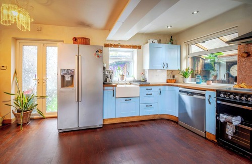 Langley Park House | 🌿 Bee and Bath Hot Tub Hideaway Durham ~Steam Spa~Roll Top Bath~Pets~Diggerland