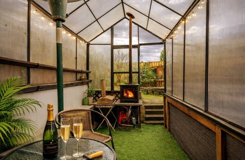 Langley Park House | 🌿 Bee and Bath Hot Tub Hideaway Durham ~Steam Spa~Roll Top Bath~Pets~Diggerland