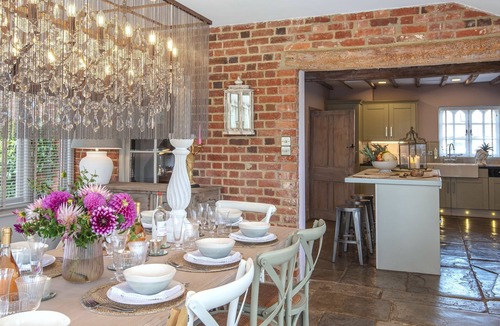 Quedgeley Cottage | Beecham Farmhouse - sleeps 12 guests in 6 bedrooms