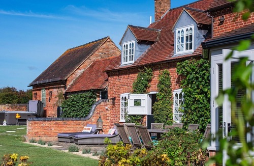 Quedgeley Cottage | Beecham Farmhouse - sleeps 12 guests in 6 bedrooms
