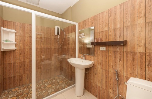 Khanong Phra Hotel | Belmont Village