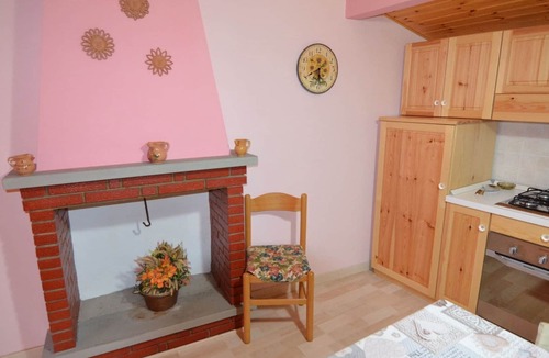 Petrella Guidi Apartment | Belvilla by OYO Graceful Apartment with Garden