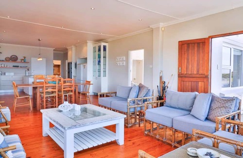 Kleinmond Apartment | Beskuit vir Ontbyt | Ocean breeze | Coffee & rusks