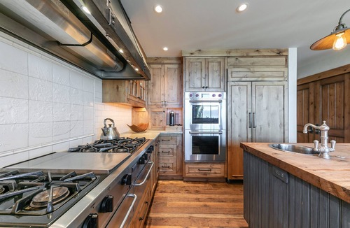 Carnelian Bay House | Beyond the Blue Lakefront Escape by Tahoe Getaways - Dog OK, Hot Tub, 6BR, Pier & Buoy