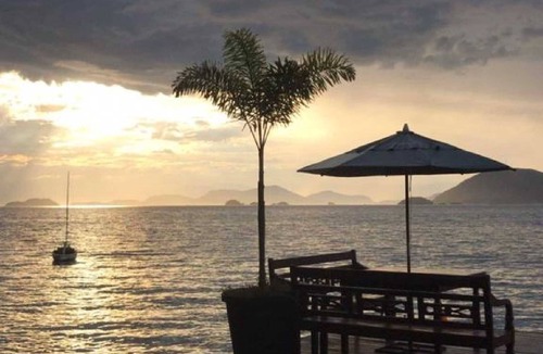 Biscaia House | Biscaia- Beautiful house facing the sea in a gated community with a beach.