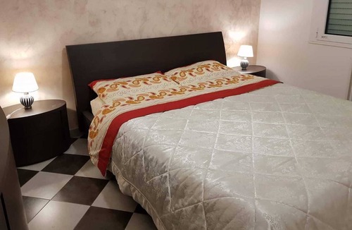 Granarolo dell'Emilia Apartment | Black and White apartment