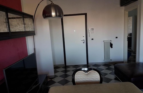 Granarolo dell'Emilia Apartment | Black and white Apartment