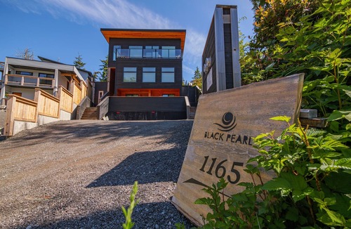 Ucluelet Apartment | Black Pearl #2 I Little Beach I Adventure I Hike