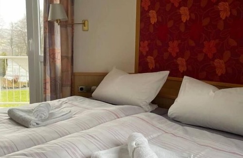 Burbach Hotel | Blaues Kreuz BBZ Holzhausen GmbH