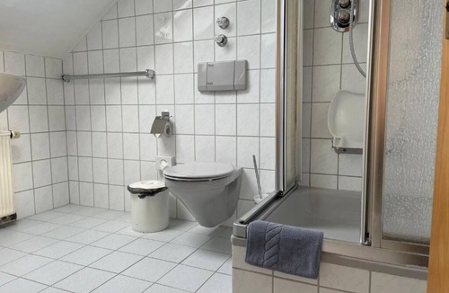 Burbach Hotel | Blaues Kreuz BBZ Holzhausen GmbH