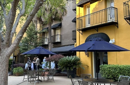 French Quarter Cabin | BLOCK Lodge Alley Inn - Studio