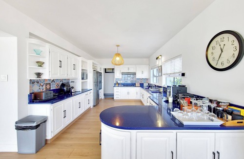 Camps Bay Villa | Blue Emerald Villa - Heated Pool - Close to Camps Beach and Table Mountain