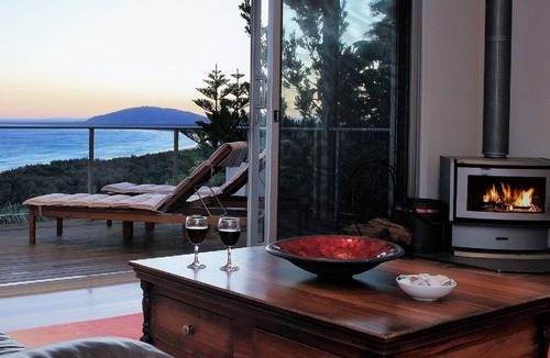 Gerroa House | BLUE SALT-Spectacular water views. Wood Burner Fire. 15% discount all winter.