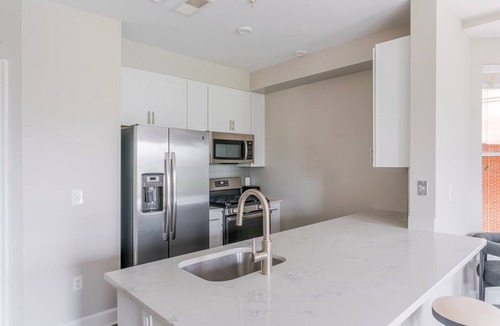 Bethesda Apartment | Blueground | Bethesda, fitness center, nr Park