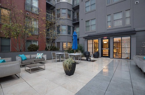 Bethesda Apartment | Blueground | Bethesda, fitness center, nr Park
