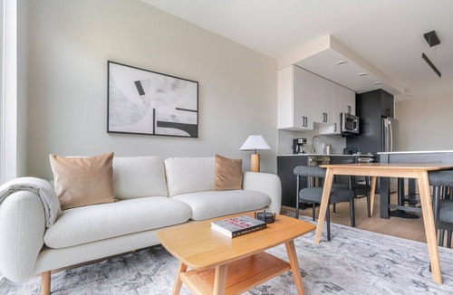 Capitol Hill Apartment | Blueground | Southwest Waterfront, rooftop, nr National Mall