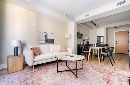 Woodmont Triangle Apartment | Blueground | Woodmont, pool & w/d, nr Bethesda Row