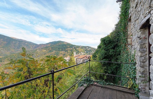 Berzi Apartment | BODYnSOUL – A Panoramic Retreat